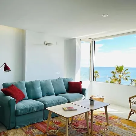 Moderno Y Completo Frente Al Mar